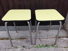 Tabourets jaunes