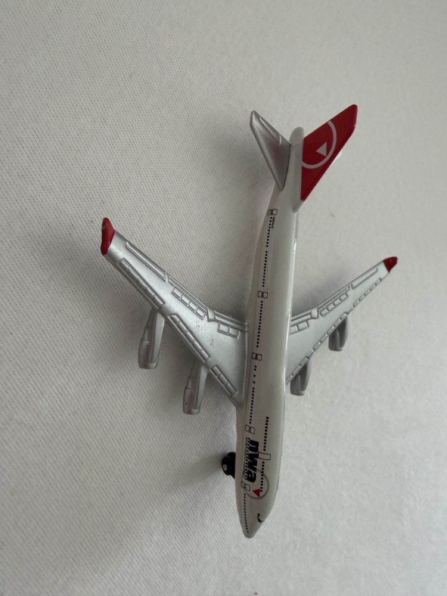 Modellbausätze & Standmodelle: Flugzeugmodell 747-400 NWA ca. 12cm – Gebraucht aus Meggen von O_E