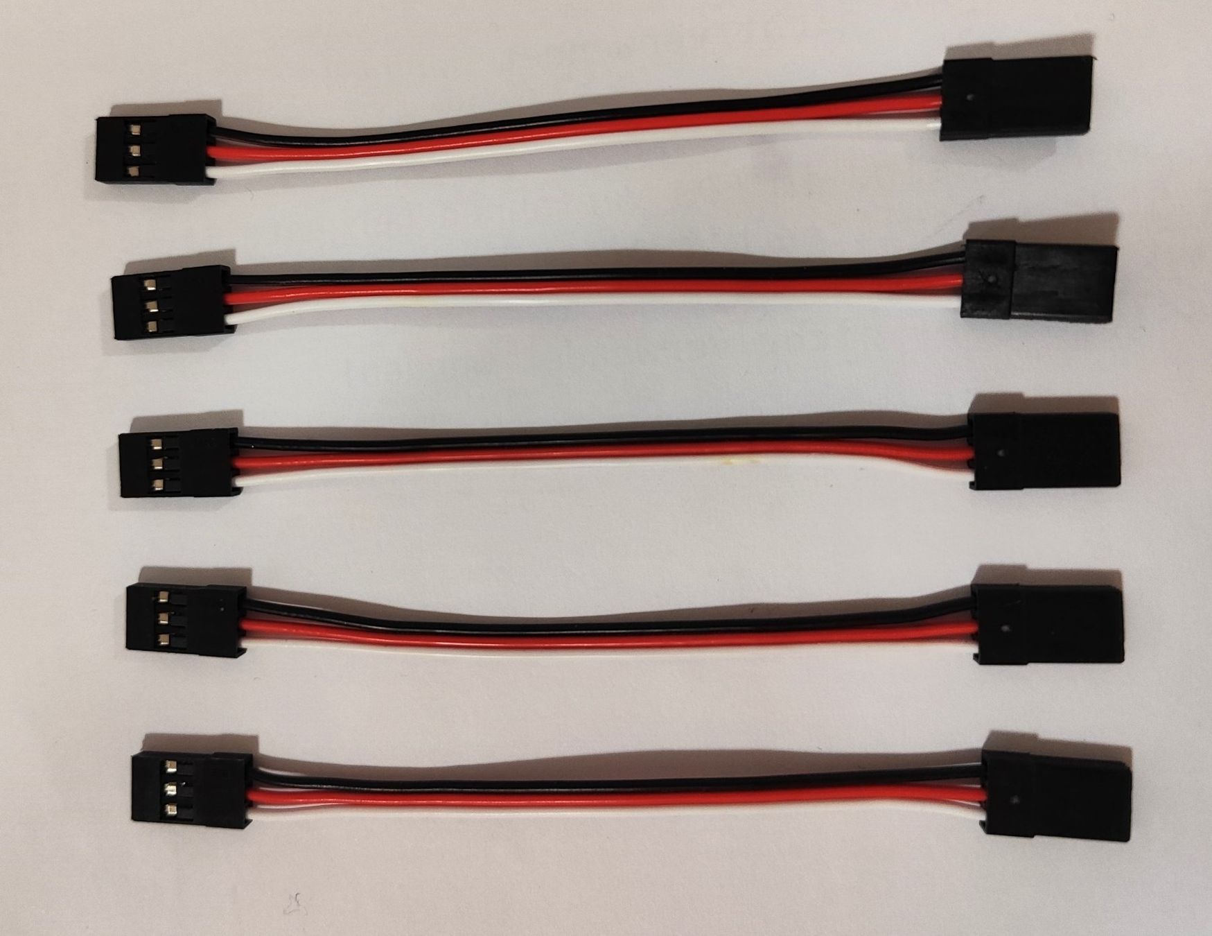 Modellismo RC: Set mit IR / Futaba Servo Kabel mit zwei Stecker/Patch Kabel – Nuovo e nell'imballaggio originale da Uzwil venduto da Bruchpilot64