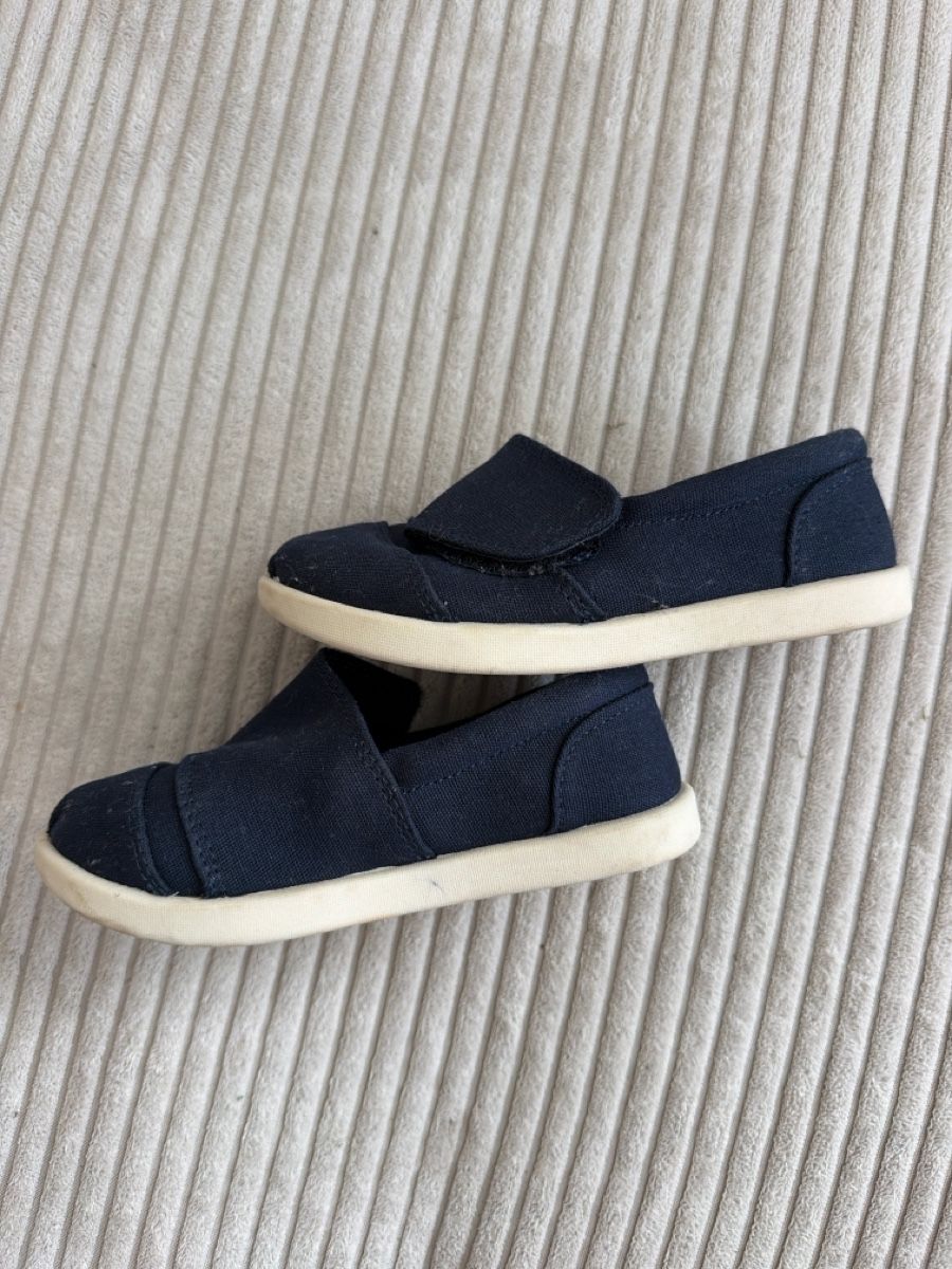 Next Schuhe für Jungen: Praktisch neue Slipper 25.5 – Neu (gemäss Beschreibung) aus Zürich von Riiinchen 1