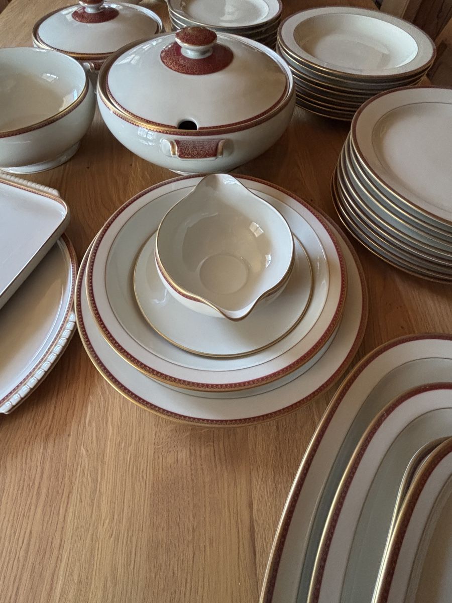Set di piatti: Antikes Langenthal Service – Usato da Bönigen venduto da muehli302 4