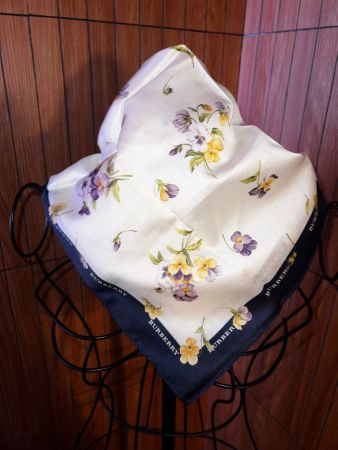 Burberry Halstuch Floral 50x50 – Neu