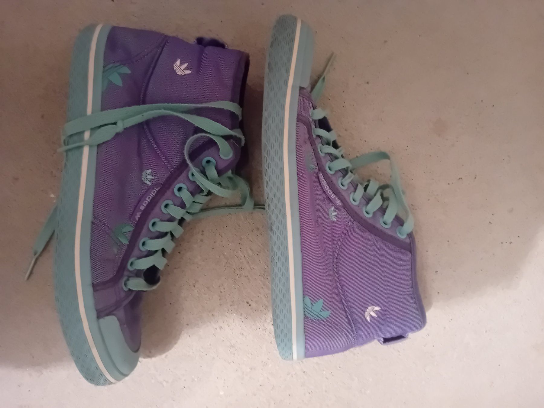 Adidas Scarpe da donna: Adidas Sneaker – Usato da Zürich venduto da DenjaM