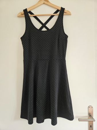 Tolles Kleid mit feinen, weissen Punkten Gr.S