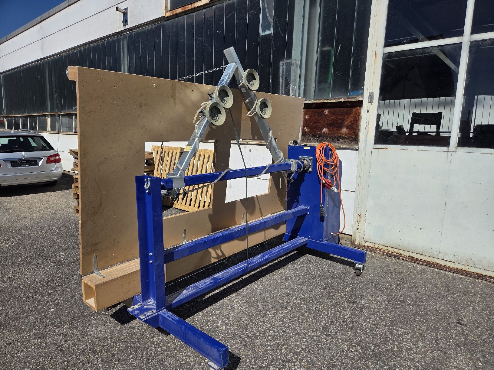 Tous les outils: table basculante a 180° avec ventouse  – D'occasion à Gressy par Gop-gop