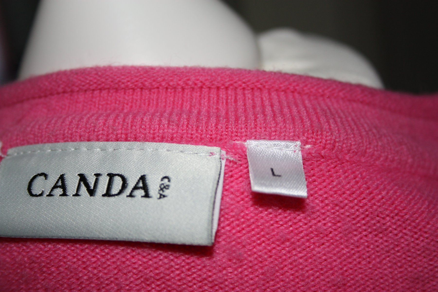 Maglioni & Felpe: Pullover pink mit schwarzen Applikationen Gr. L – Usato da Flüelen venduto da Diversicum-Curvy 3
