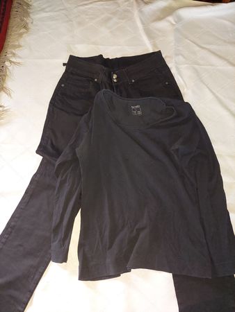 Damen Jeans schwarz und Shirt schwarz Grösse L