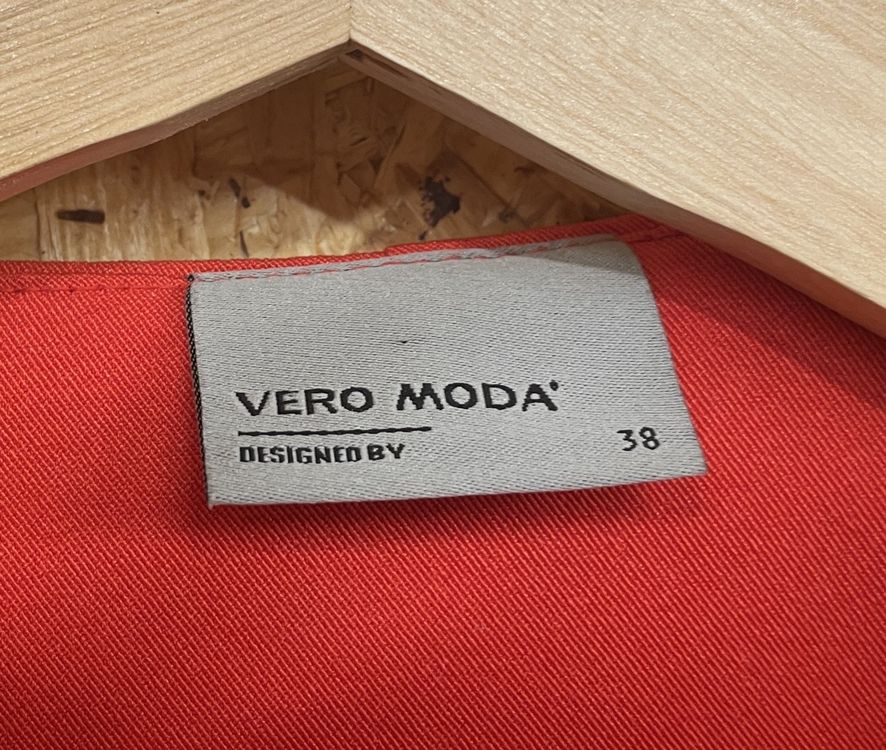Vero Moda Giacche: Vero moda blazer rouge – Usato da Lausanne venduto da PlusValue_Lausanne 2