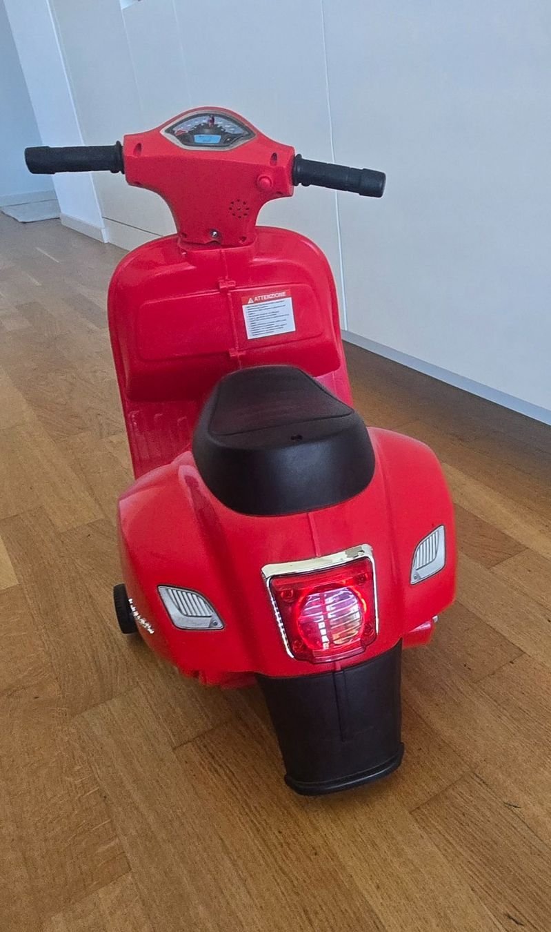 Vespa Fahrzeuge für Kinder: Elektroroller Kinder – Gebraucht aus Grenchen von Dyonar 2