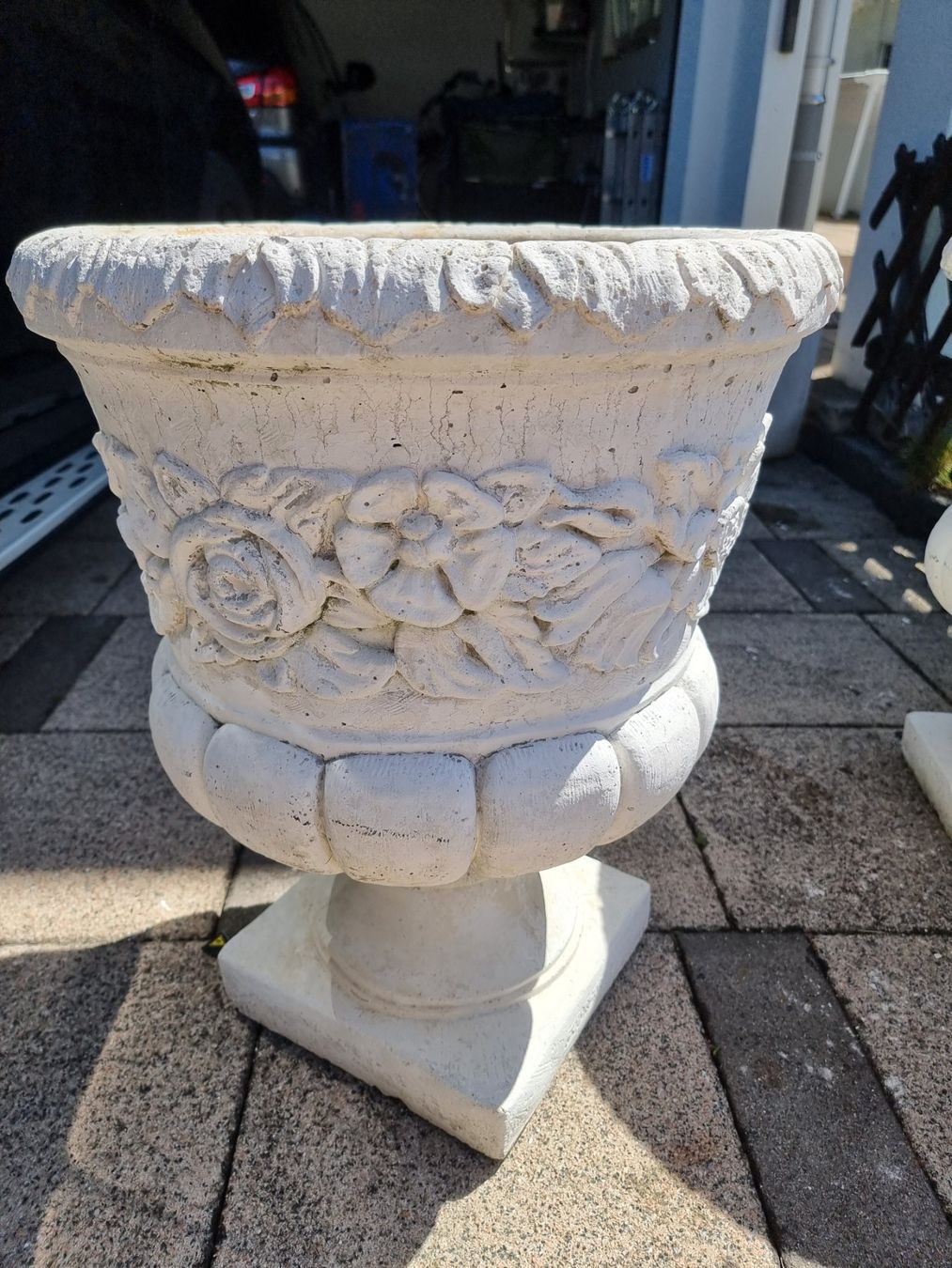 Vasi per fiori: Pflanzkübel Steinguss gross – Usato da Balzers venduto da Homeandgarden 1
