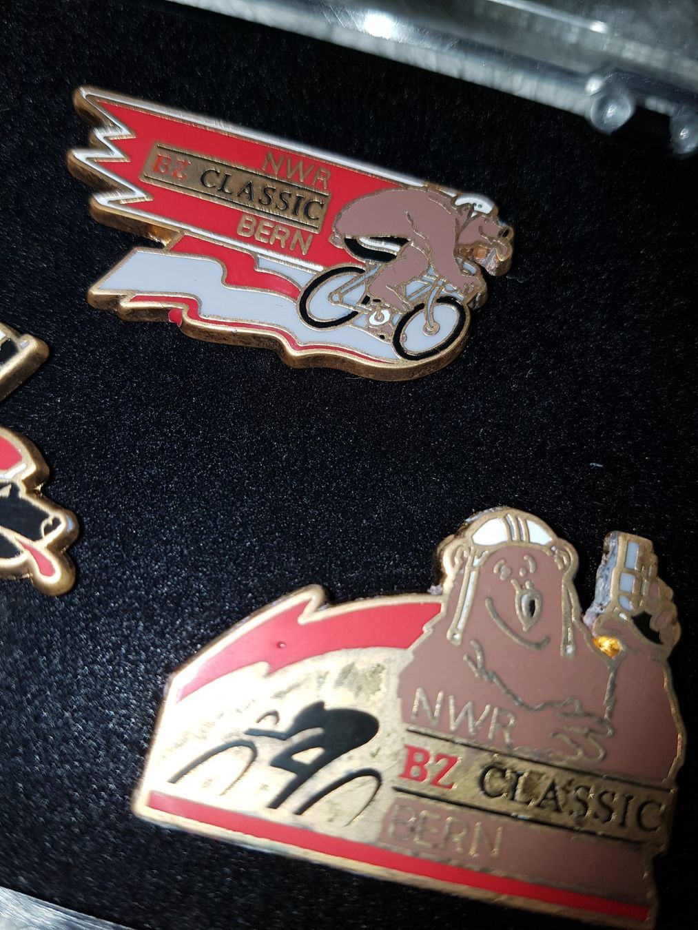 Placchette & Badge: 3er Set BZ Classic Bern Velo Pins – Usato da Belp venduto da Guadalupe84 2