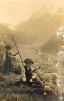 Val d'Herens   VS  -   Paysans et chévre     en 1932
