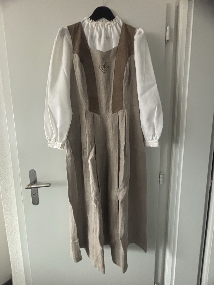 Vestiti: H. Moser Dirndl Gr. 42, Leinendirndl mit 2 Blusen. – Nuovo (secondo la descrizione) da Termen venduto da rowi13
