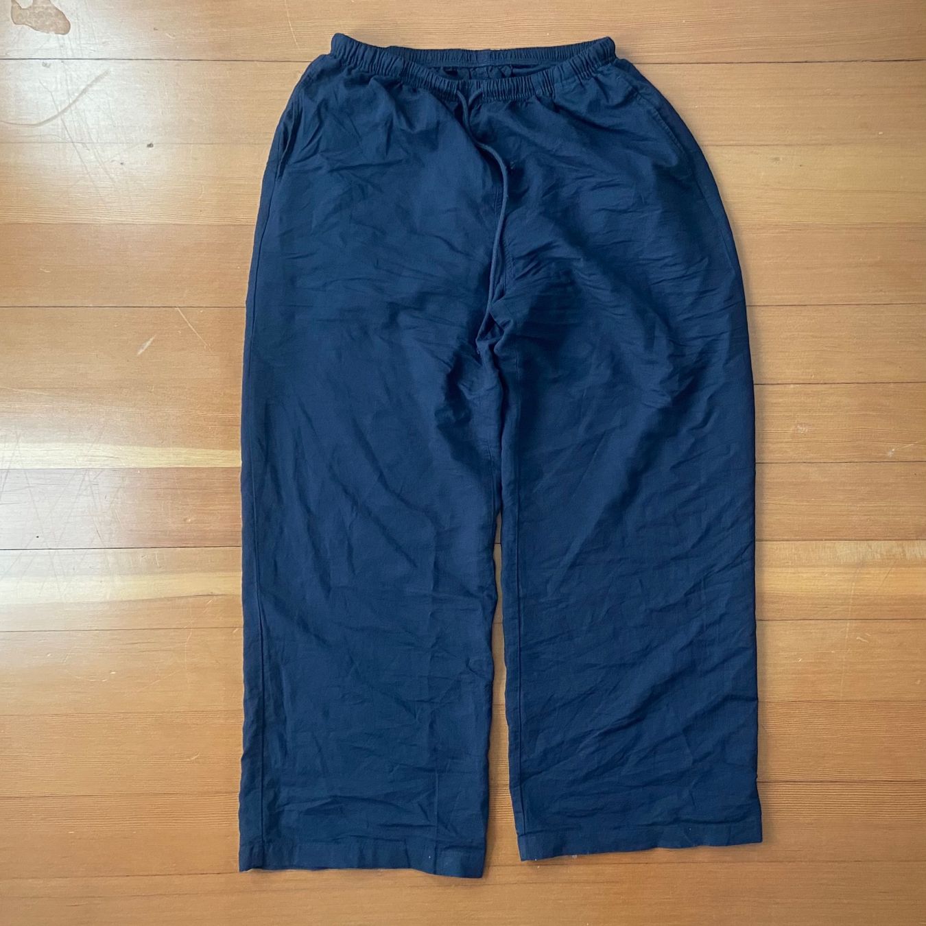Uniqlo Pantalons: Dunkelblaue Leinenhose Uniqlo – D'occasion à Niederrohrdorf par Lou_9hq6