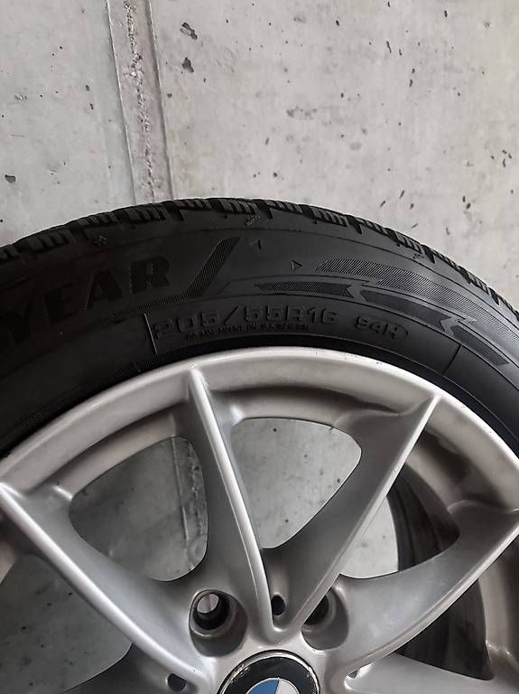 Goodyear Pneus & Roues: 4 Winterreifen BMW – D'occasion à Zürich par h4llo 4