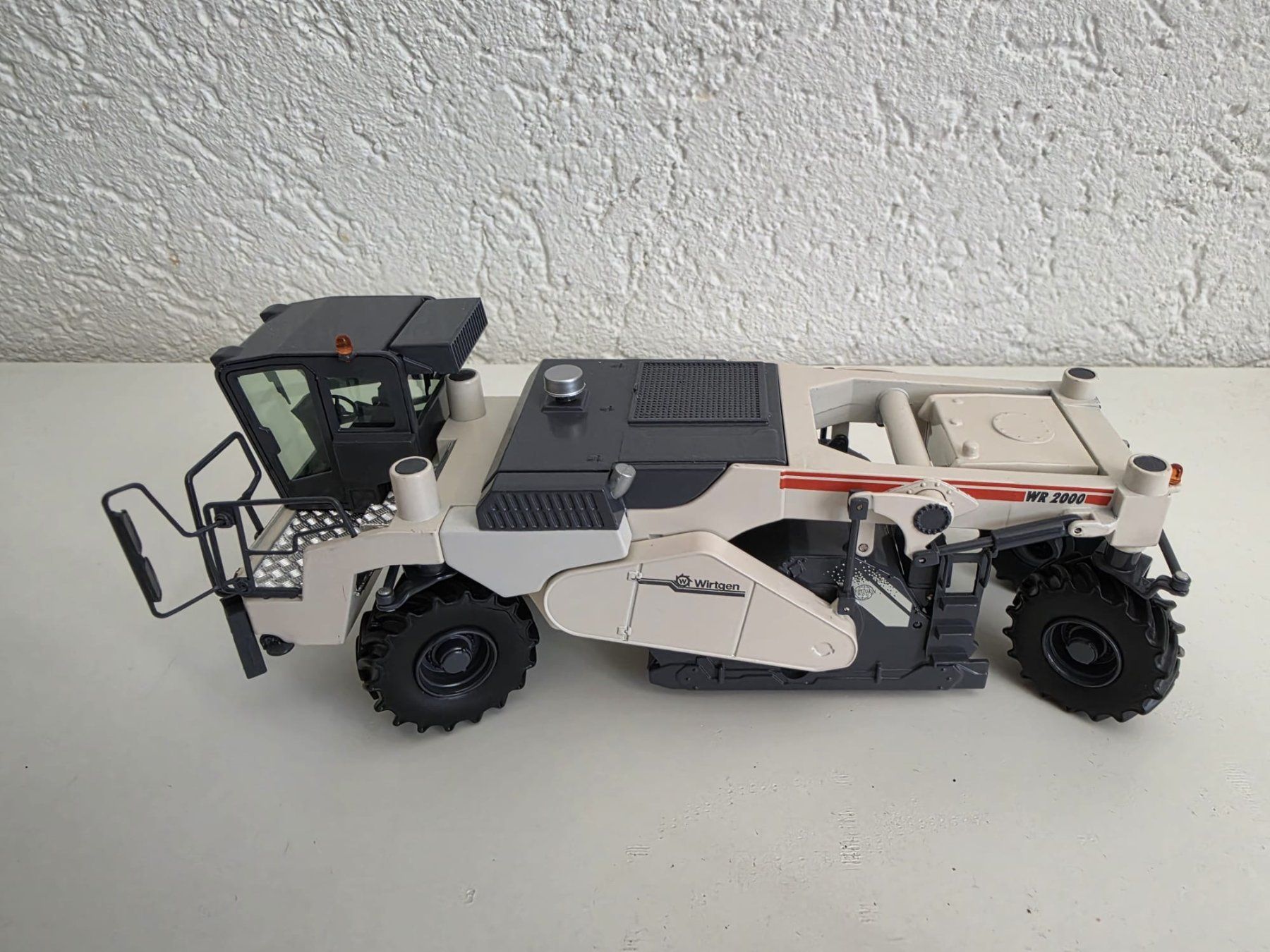 Kit di modellismo & Modellini statici: 1:50 Wirtgen WR 2000 Recycler – Usato da St. Ursen venduto da Sparafuchide