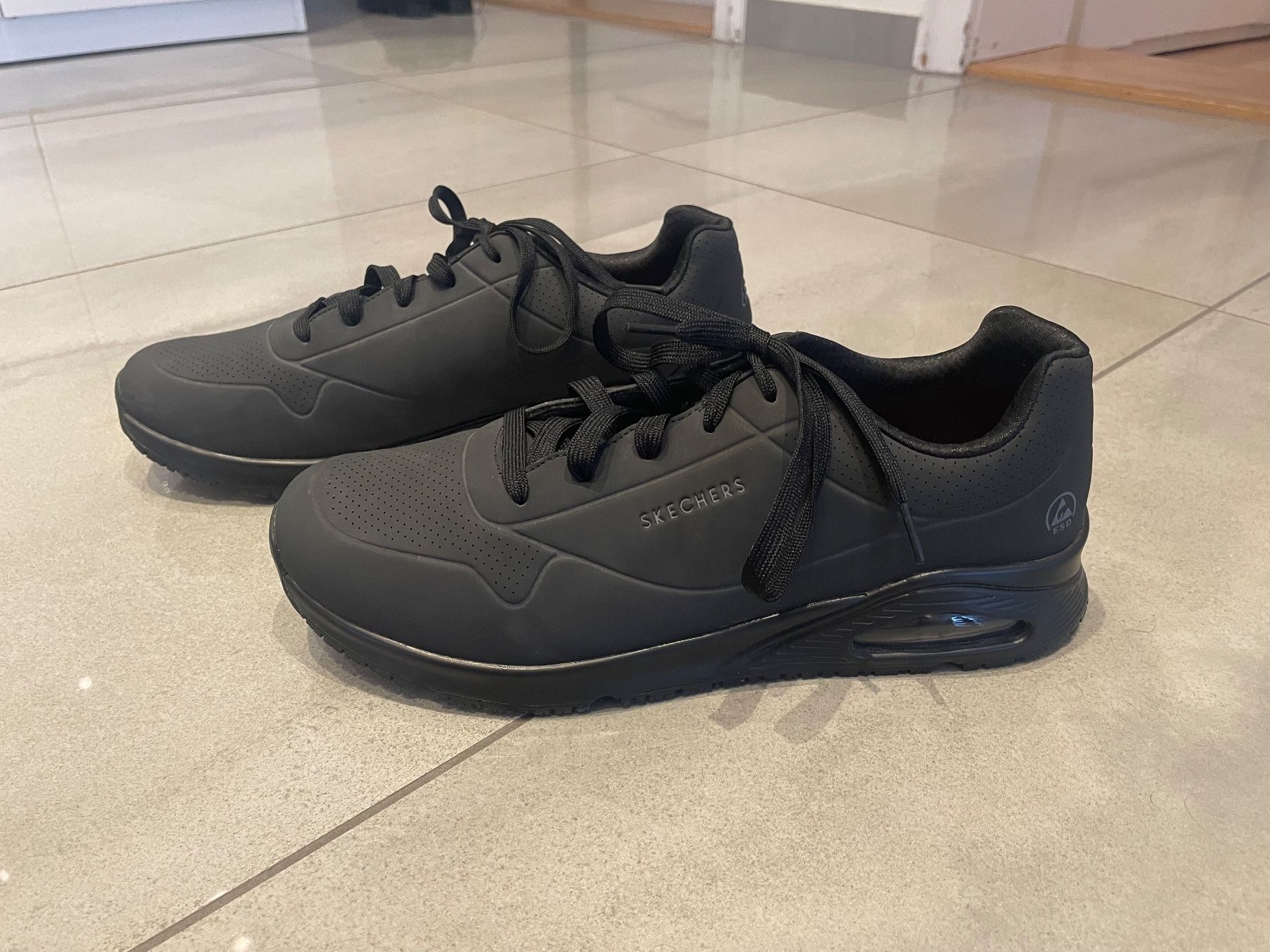 Skechers Scarpe da uomo: Skechers Uno Work | Herren Grösse 46 | Schwarz – Usato da Zürich venduto da gav_nnt6