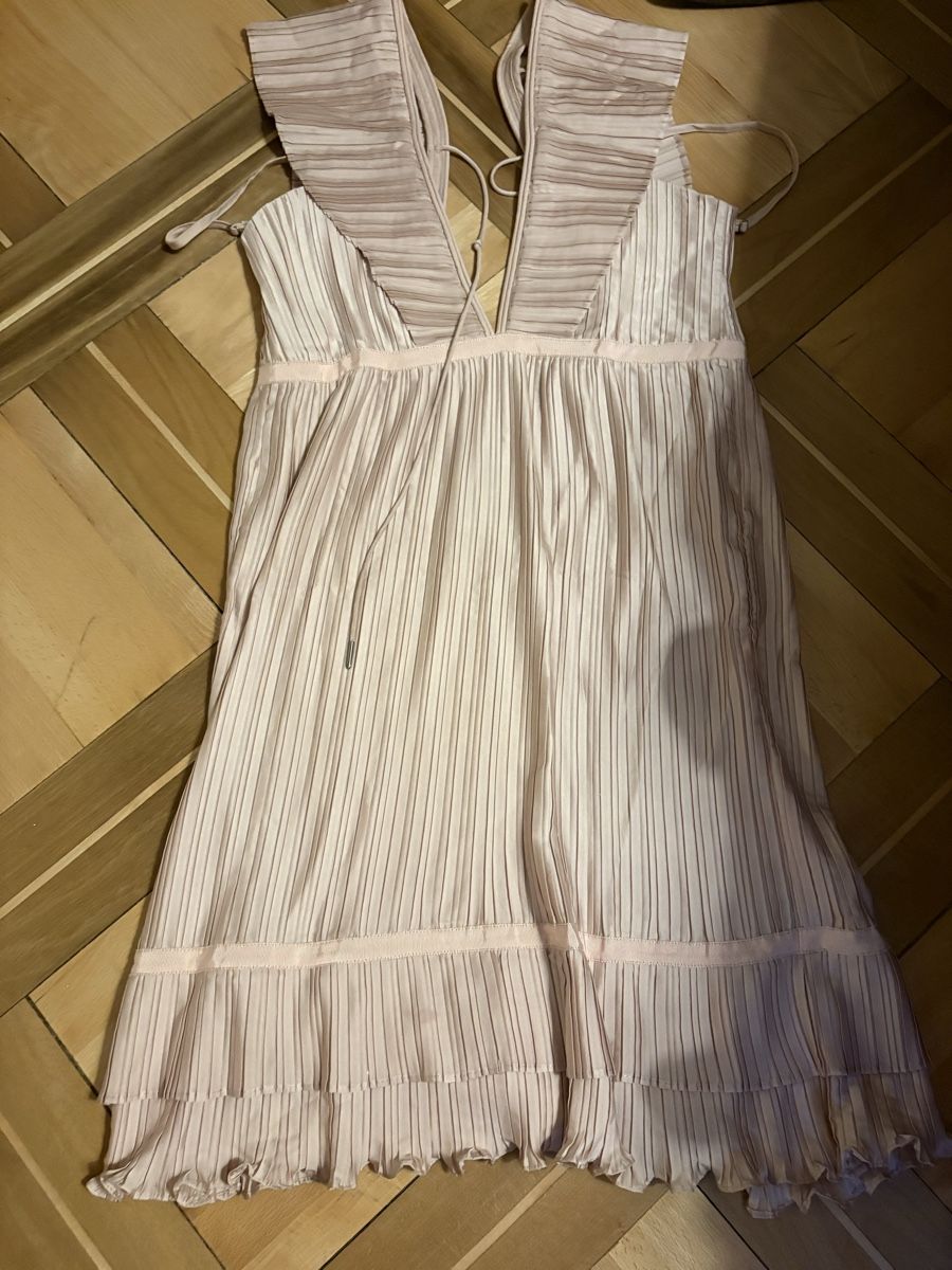 Vestiti: Saylor Kleid XS von Revolve ungetragen – Nuovo (secondo la descrizione) da st. gallen venduto da everythingyouwishfor