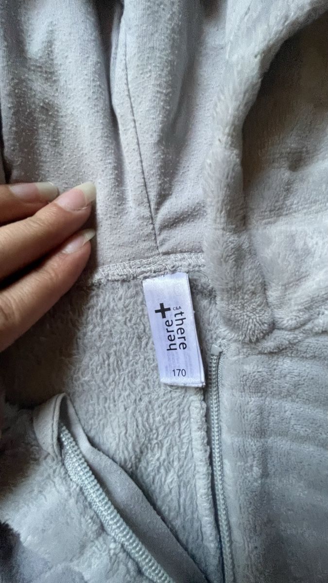 Pigiami: Kigurumi Pyjama here+there Size 170 grey – Usato da La Ferrière venduto da Marbles 1