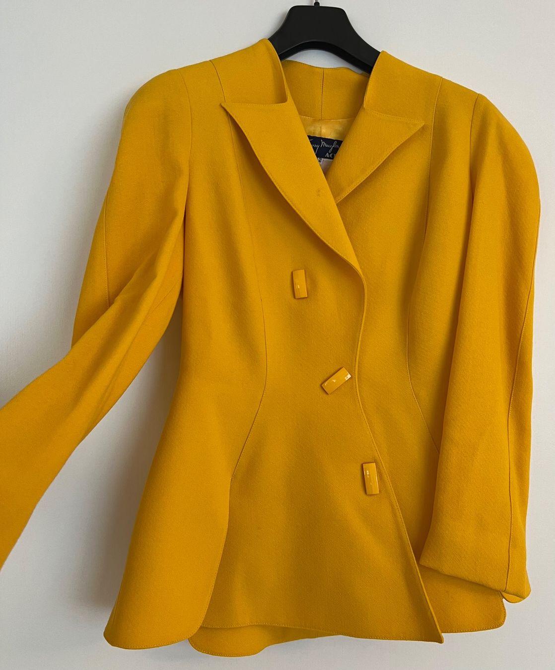 Mugler Jacken: Vintage Blazer von Thierry Mugler Activ – Gebraucht aus Uster von Family_Boutique 1