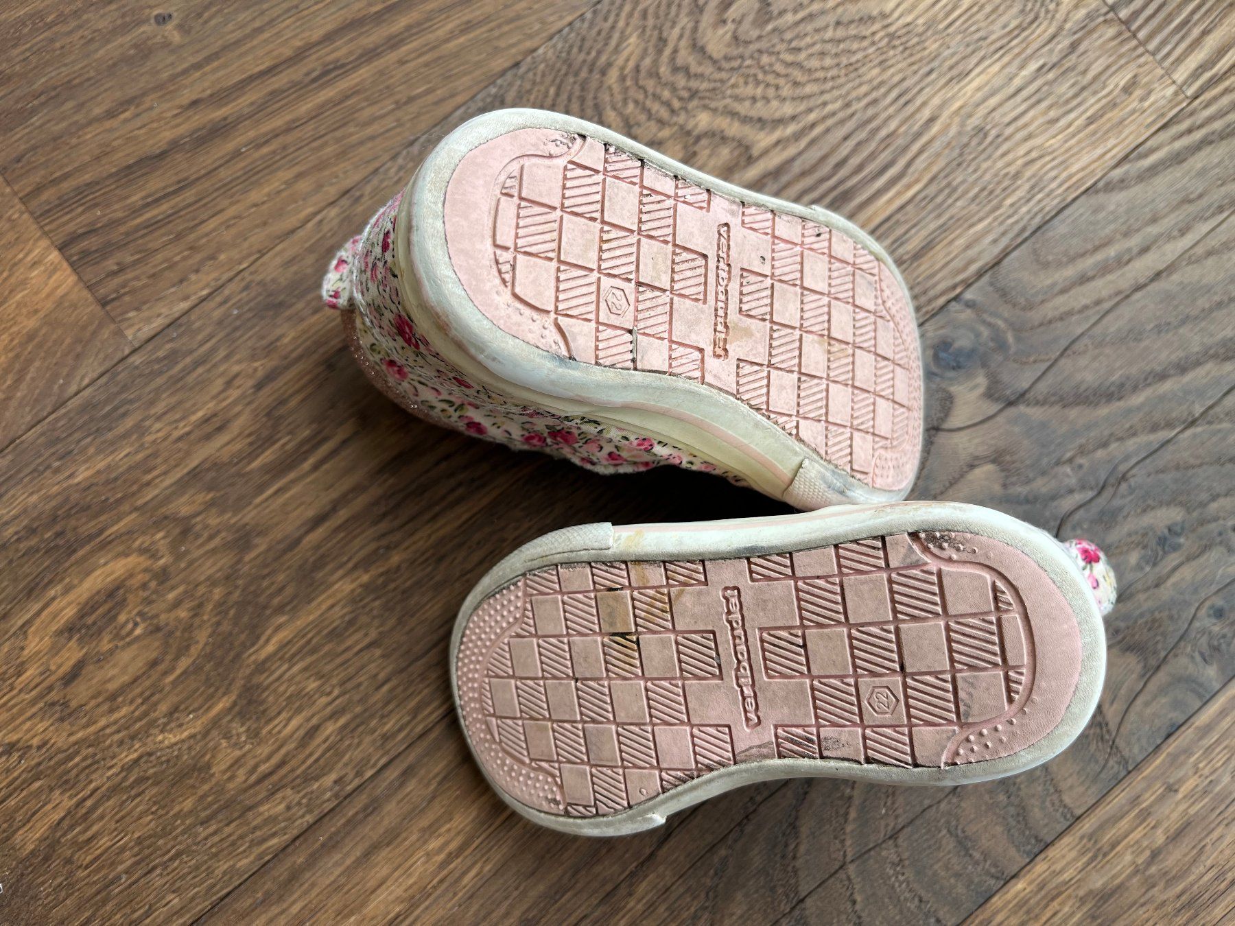 Vertbaudet Scarpe per ragazze: Turnschuhe Sneaker Vertbaudet Mädchen Gr. 22 - Schuhe – Usato da Affoltern am Albis venduto da Blackrhythm 4