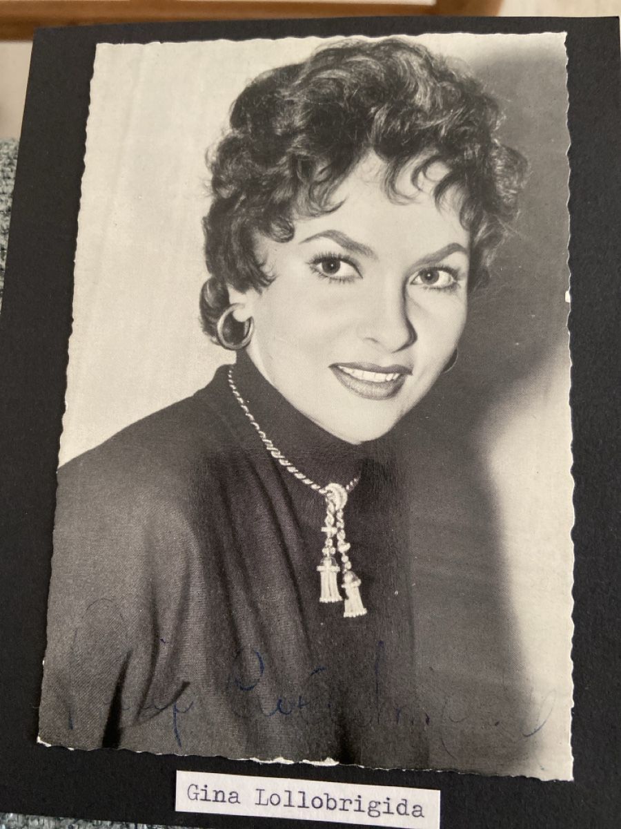 Autografi: Autogrammkarte Gina Lollobrigida  – Usato da Henggart venduto da cdl_zh5b 1