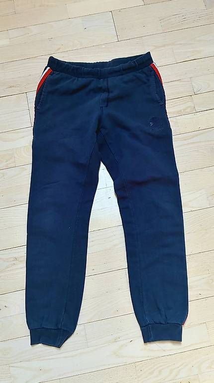 Reebok Pantaloni: Reebok Classic Trainerhose Grösse M – Usato da Aegerten venduto da OneLuke 2