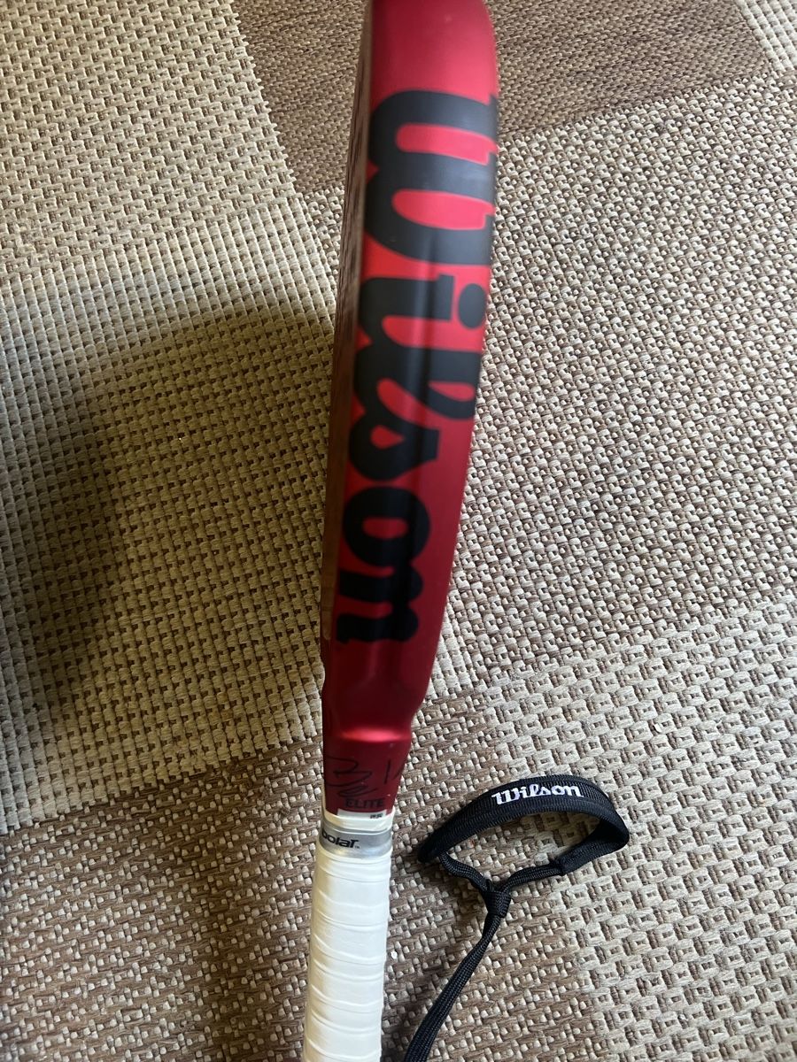 Wilson Raquettes: Wilson Red Padel Racket - Perfect for Spring Play! – D'occasion à Genève par Kkk137 2
