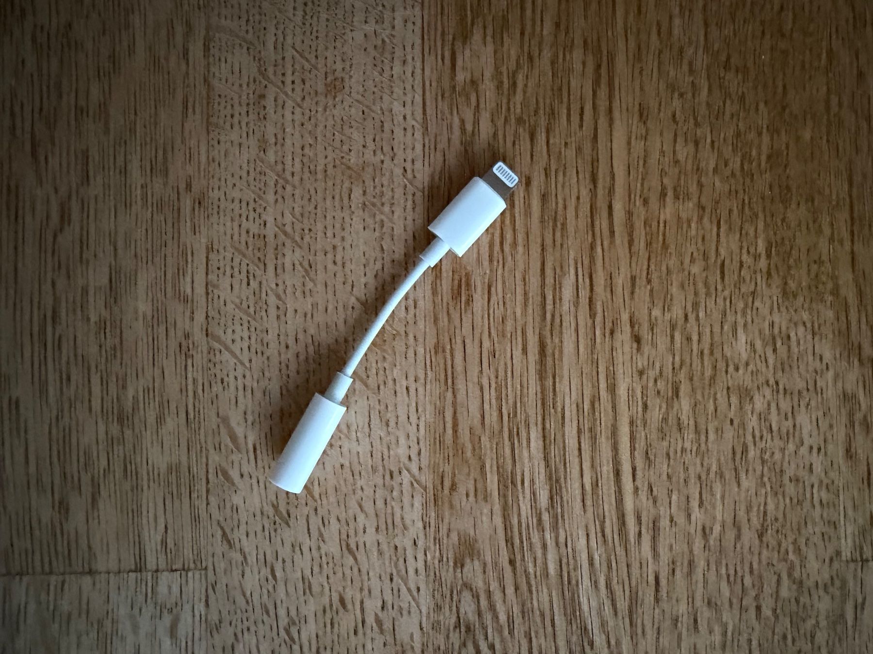Apple Unità & Adattatore: Apple Lightning to Headphone Jack Adapter – Usato da Bassersdorf venduto da Dako