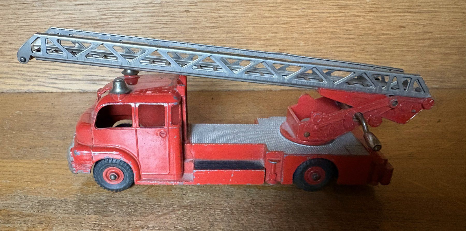 Dinky Toys Spielzeuge: Altes Dinky Toys Feuerwehrauto – Gebraucht aus Volketswil von zwitsch33 1