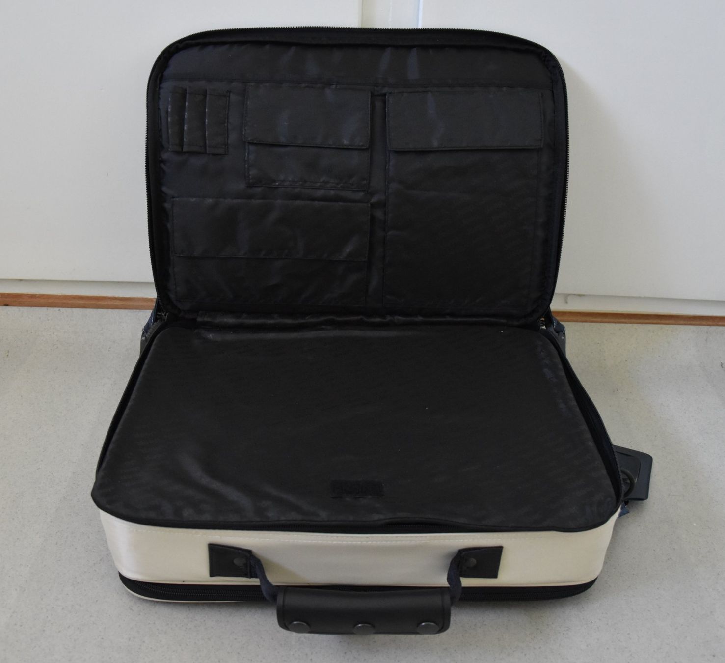Borse: Jeep Umhängetasche/Laptoptasche – Nuovo (secondo la descrizione) da Meggen venduto da Tristar03 2