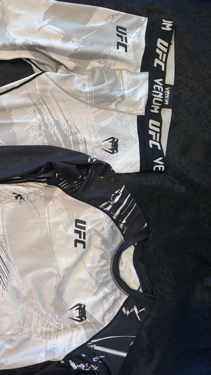 Venum Lotti di vestiti: UFC Venum Authentic Fight Kit – Usato da Brugg AG venduto da GiovanniVercetti 1