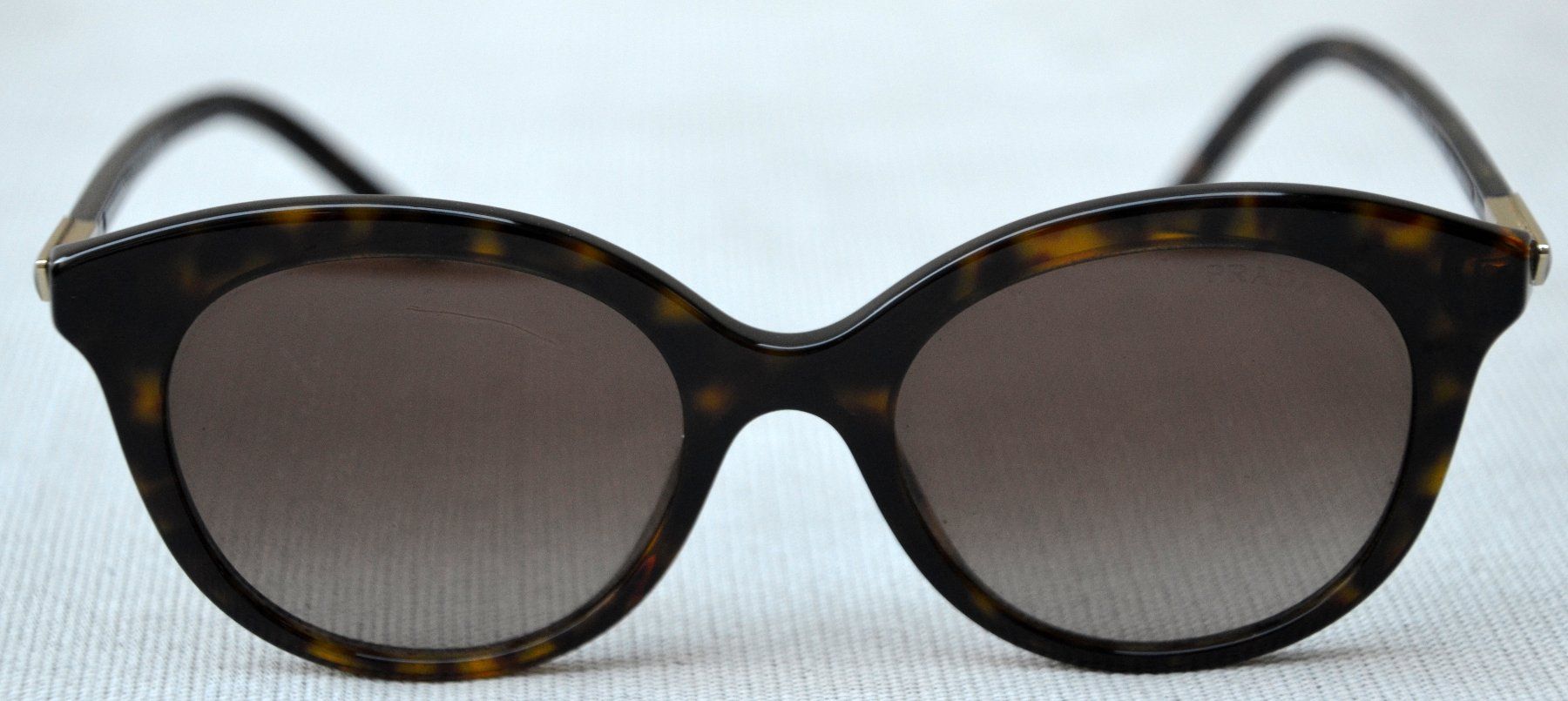 Prada Occhiali & Lenti: Sonnenbrille Prada SPR02Y lunettes de soleil – Usato da Collonges venduto da arashee