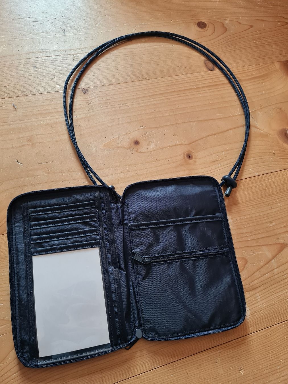Portafogli: Reise Portemonnaie/Tasche – Nuovo e nell'imballaggio originale da Castrisch venduto da CorinaS03 1
