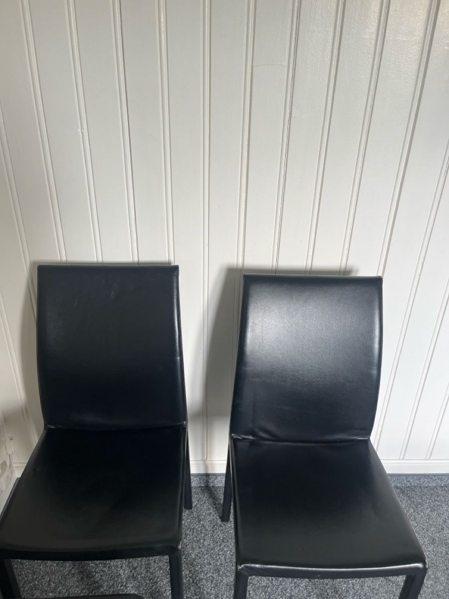 Sedie: 8x schwarze Lederstühle – Usato da Schaffhausen venduto da Patilou 7