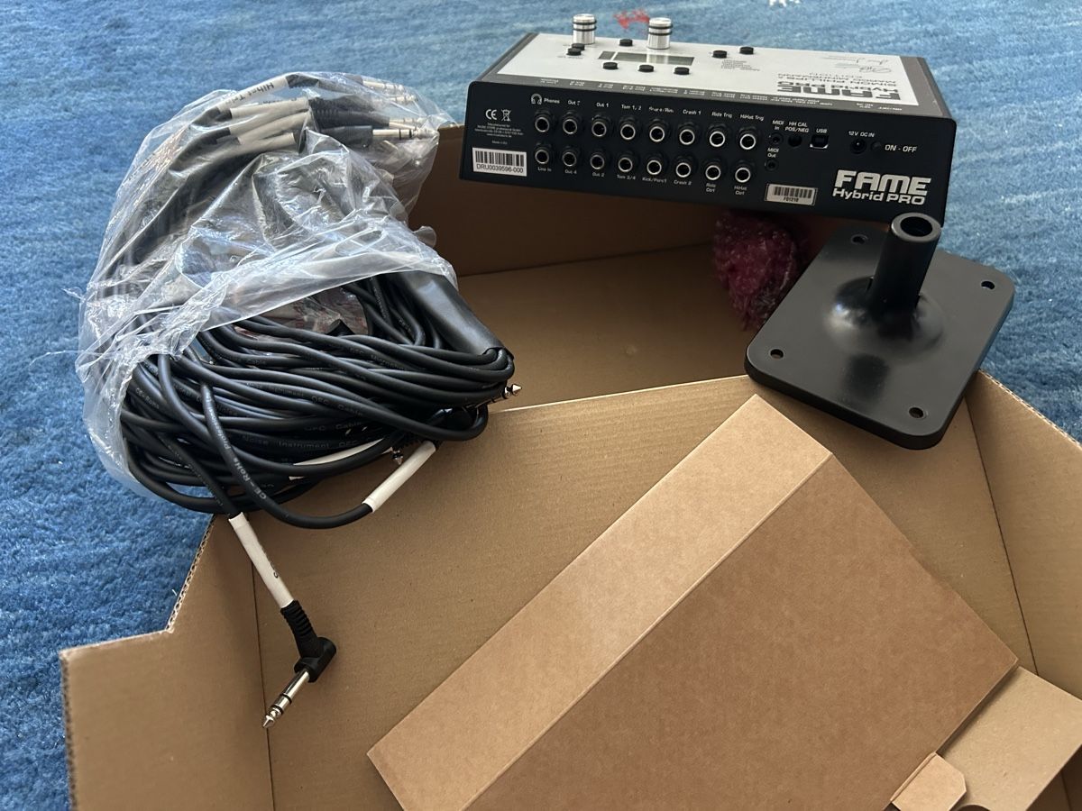 Strumenti musicali: Drum Soundmodul Fame mit Kabelbaum – Usato da Basel venduto da Lyonness 2