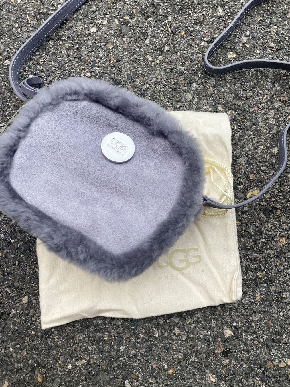 Ugg Borse da donna: Sac UGG Quinn Zip – Nuovo e nell'imballaggio originale da Orbe venduto da D-stockFactory-Orbe