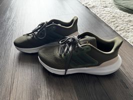 Adidas Original Sneaker in Olivgrün