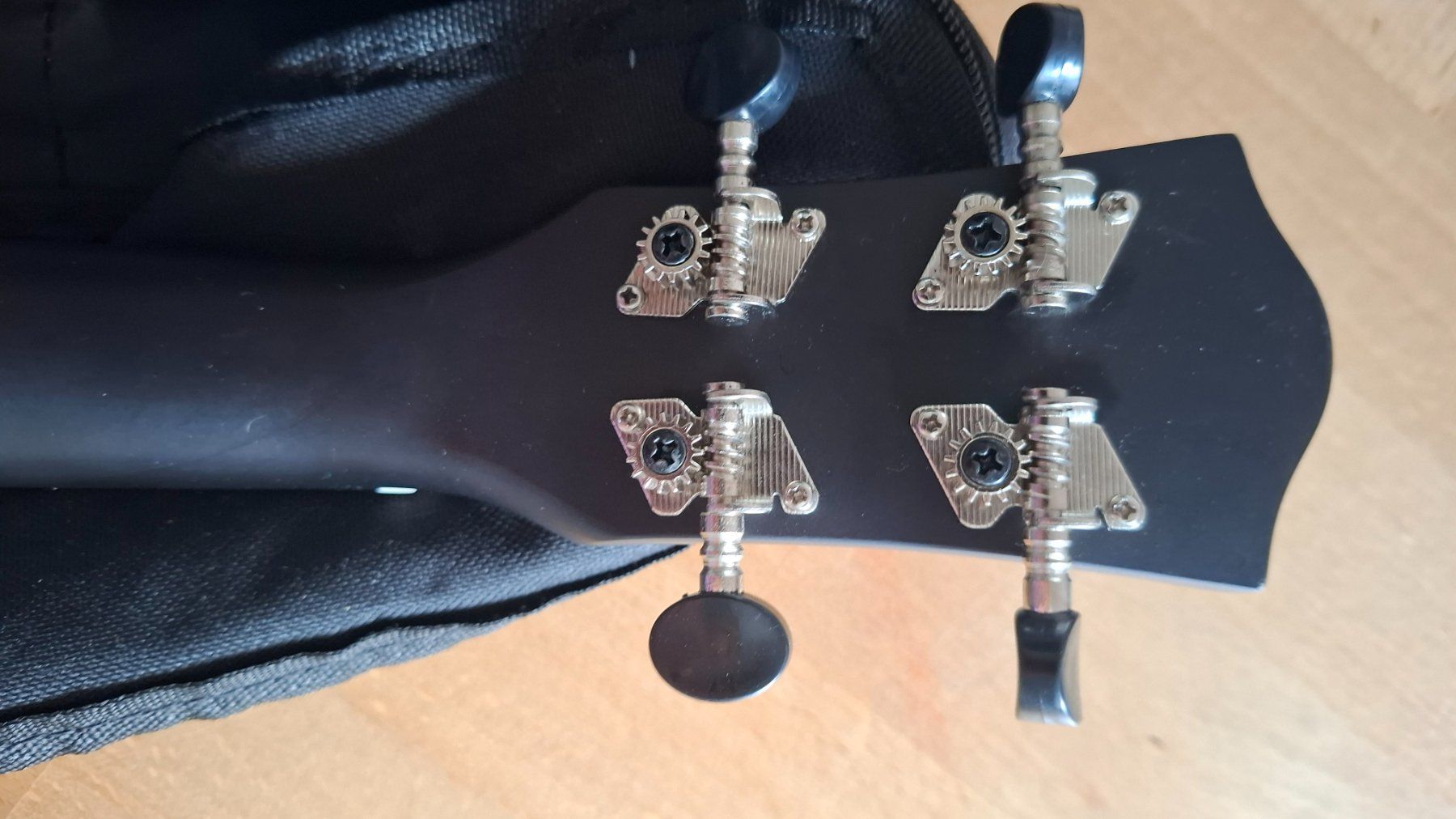 Musikinstrumente: Ukulele – Gebraucht aus Schöftland von Bikefarmer 3