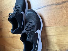 Nike Sportschuhe Revolution schwarz Grösse 40 neuwertig