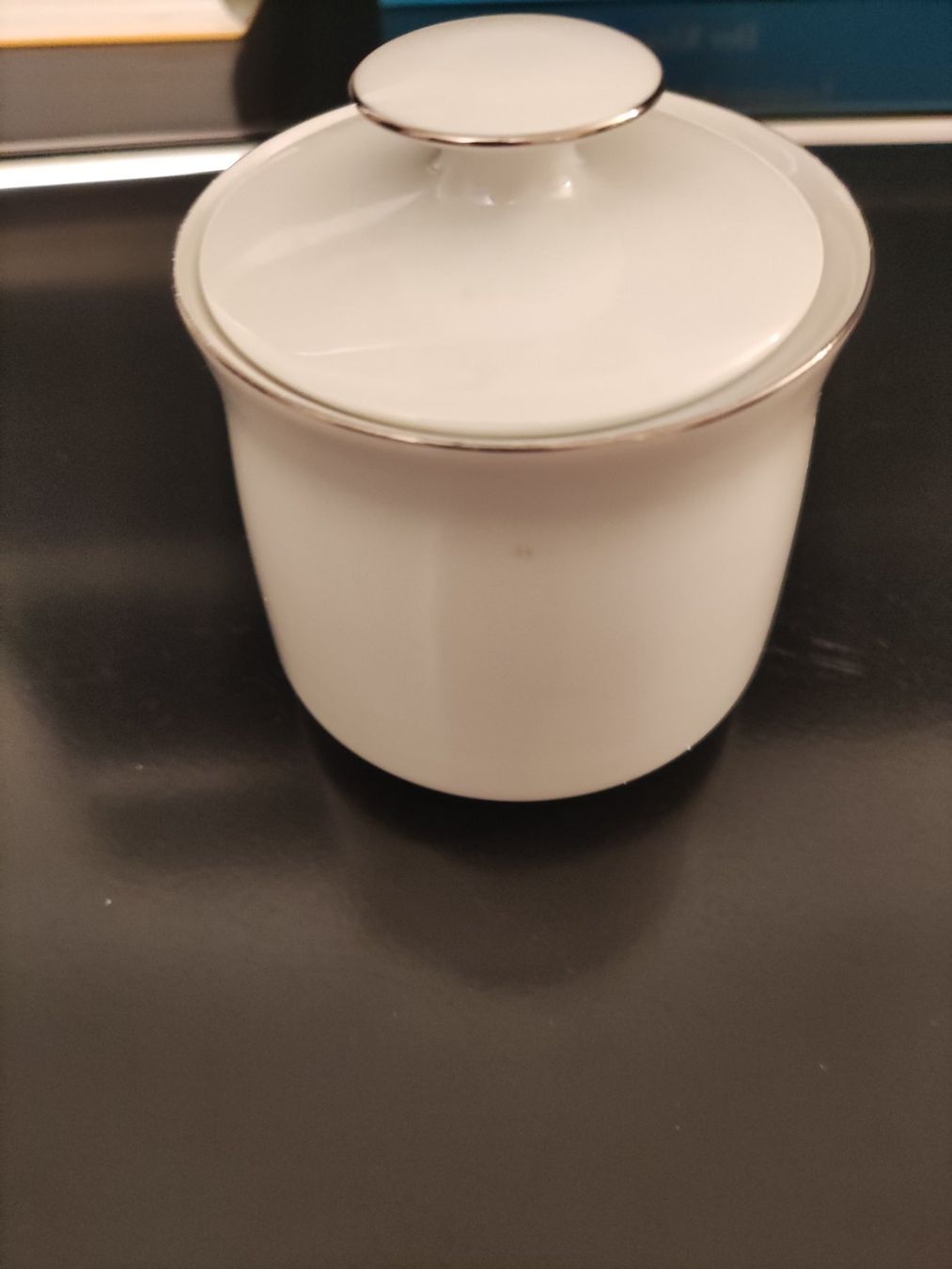 Thomas Zuckerdosen: Thomas Vintage Dose mit Deckel weiss mit Silberrand – Gebraucht aus Solothurn von Csw1