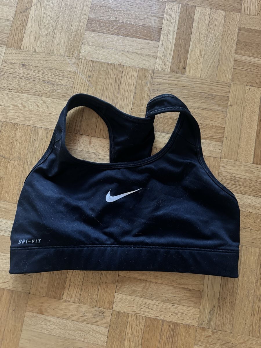 Nike Top: Nike Sport BH black – Nuovo (secondo la descrizione) da Zürich venduto da forestF4iry