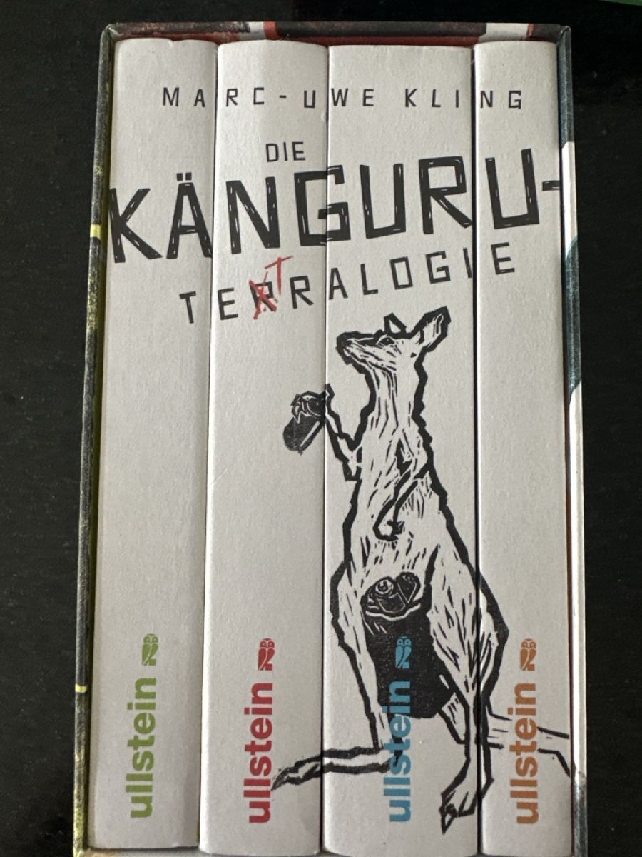 Libri: Känguru-Tralogie Marc-Uwe Kling Ullstein 4 Teile – Usato da Endingen venduto da SinaPJ