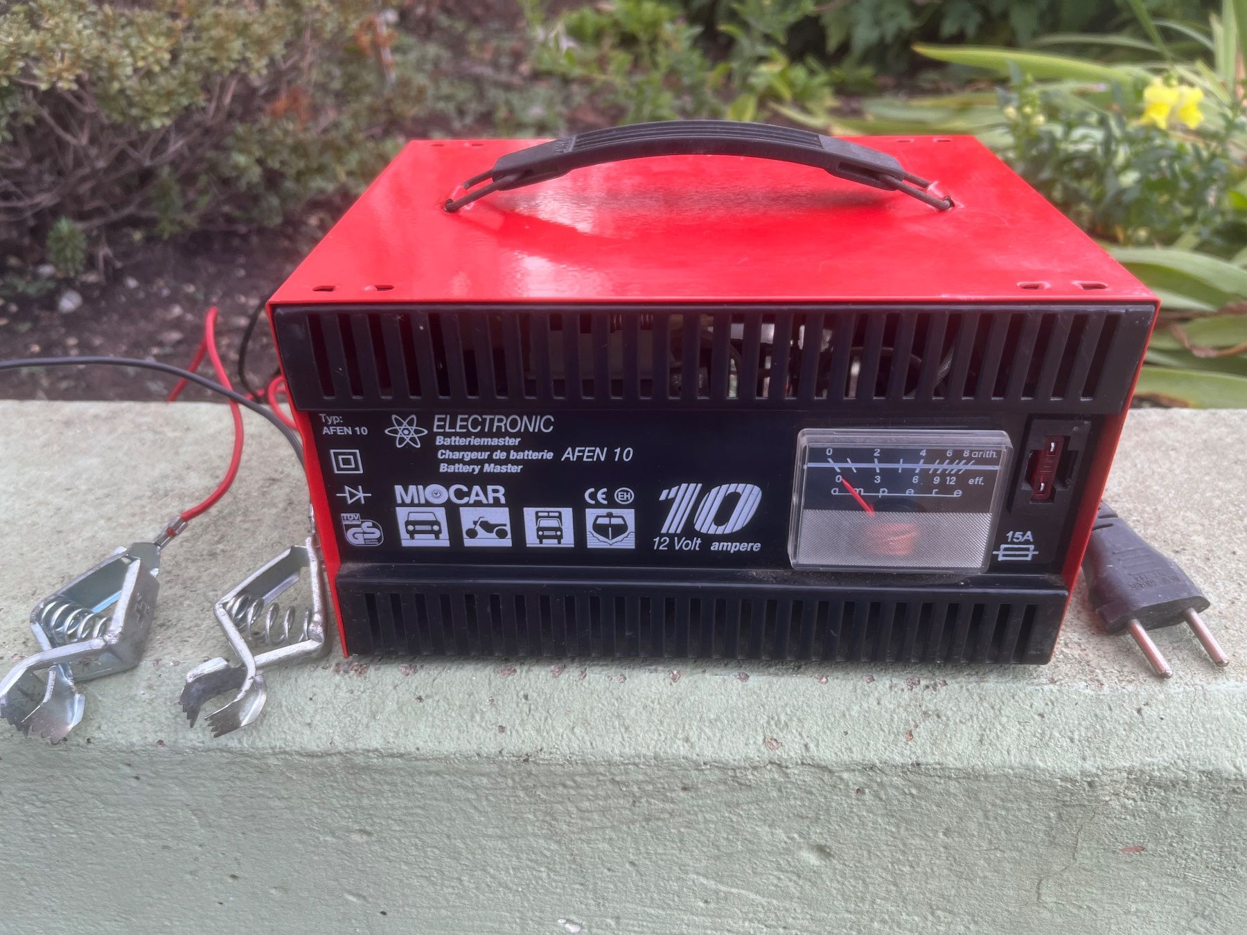 Caricabatterie: Batterieladegerät MIOCAR 12 Volt – Nuovo e nell'imballaggio originale da Magden venduto da Hornet2