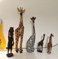 Giraffenstatuen - 4 Stück und 1 Wasserträger alles aus Holz