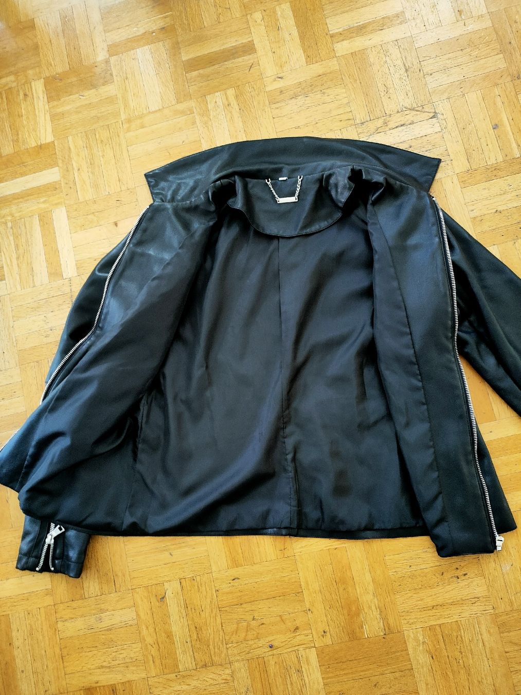 Giacche: schwarze Kunstlederjacke – Usato da Thalwil venduto da wamoni 2