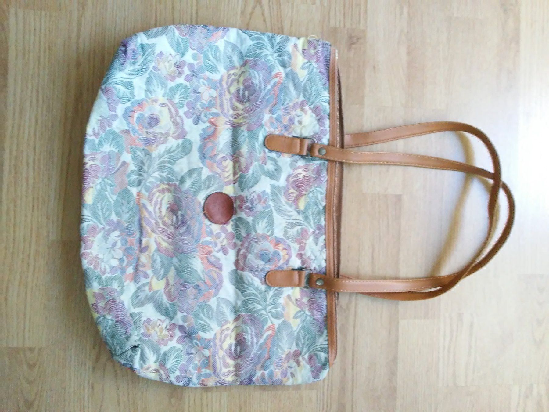 Taschen für Damen: Sacs à main /bandoulière – Gebraucht aus Couvet von fat_kyl7