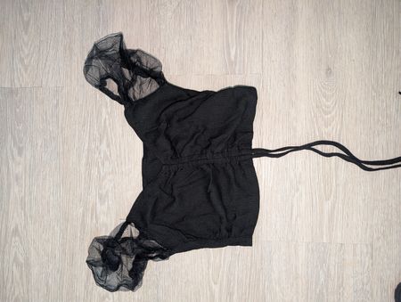Schwarzes Top