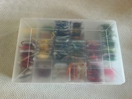 Scatola porta fili da ricamo in plastica trasparente (piena)