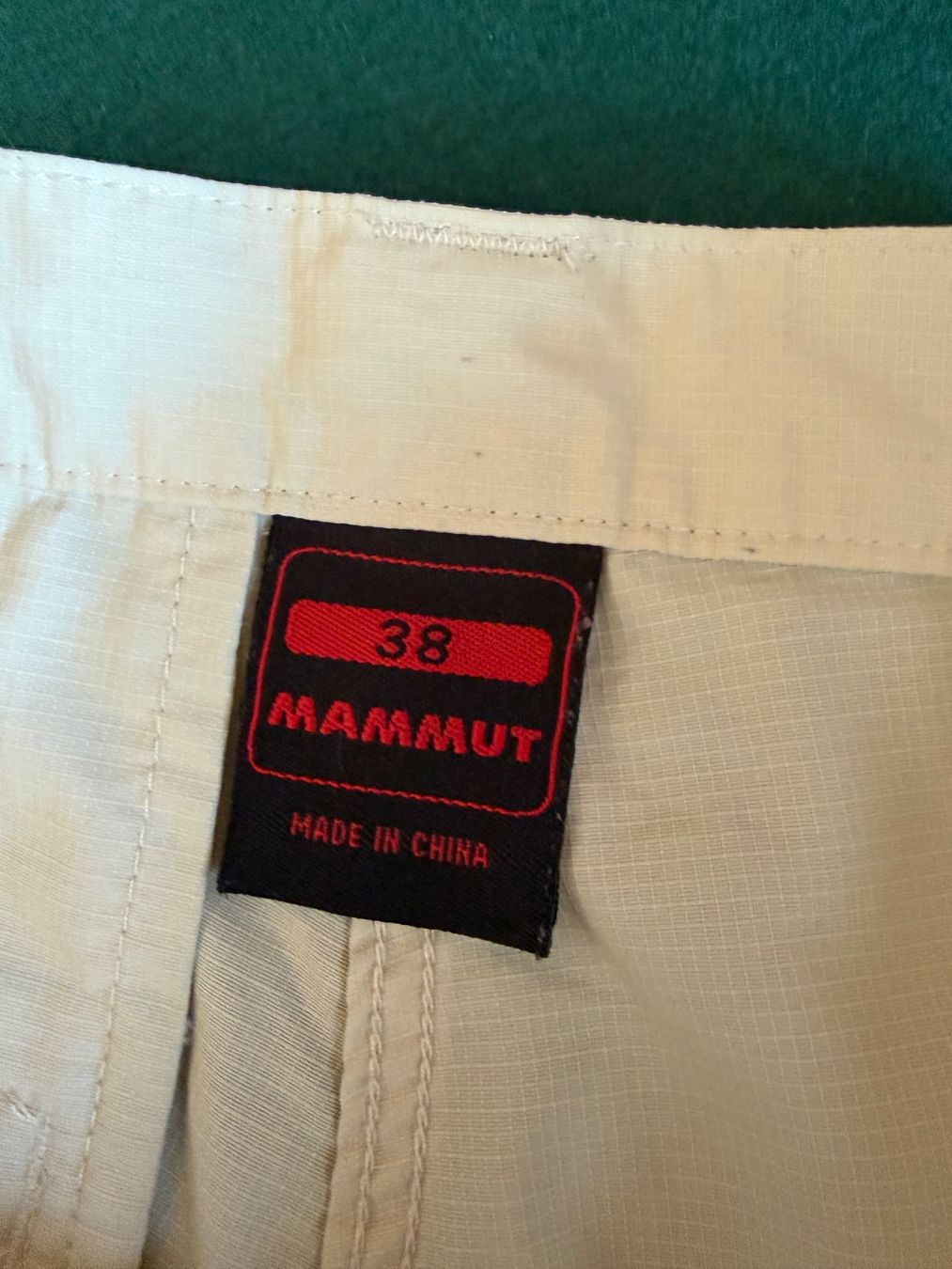Mammut Pantaloni: MAMMUT Wander-Bermuda   Größe 38DE Zustand: Perfekt – Usato da Interlaken venduto da Bona55 5
